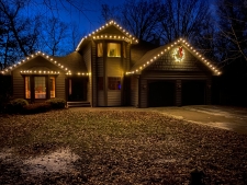 holiday roof lighting with a wreath
